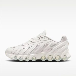 Nike Air Max DN8 White Metallic Silver FQ7860 103 Mens Size 9.5 Sneakers